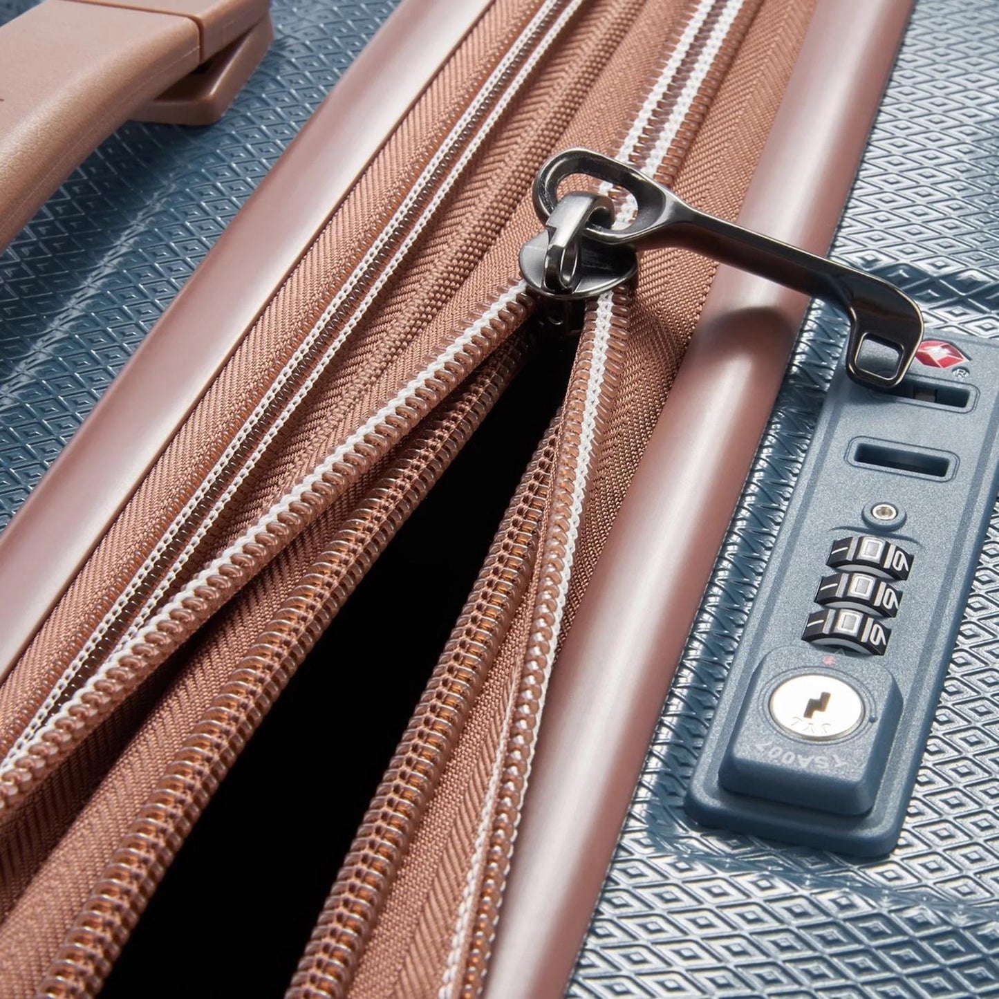Maleta De Viaje Delsey Rígida 28'' ST Tropez, Azul, con TSA