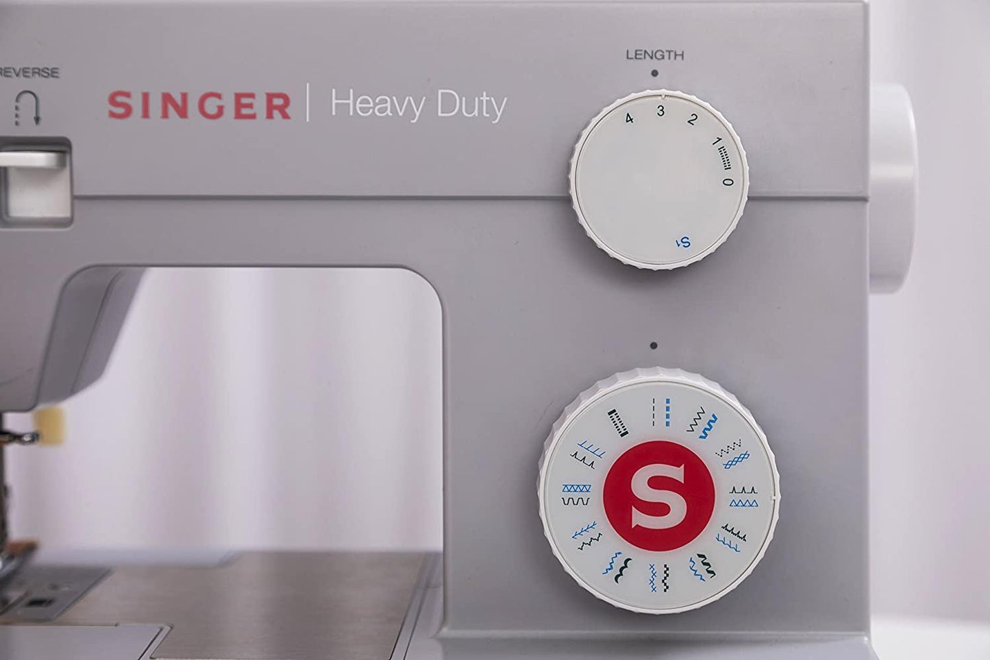 Máquina De Coser Recta Singer Heavy Duty 4423 Gris 110-120 V