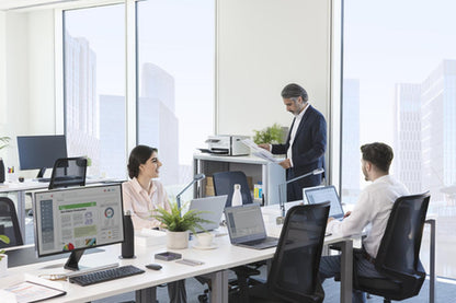 Impresora multifunción Epson EcoTank M2120 con wifi blanca